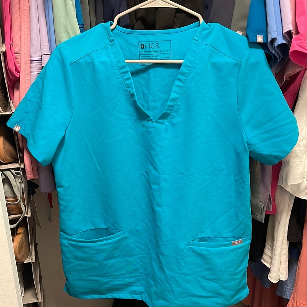 Figs Zamora 3 pocket top